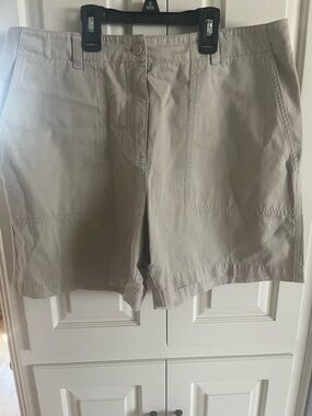 Jones New York Beige Shorts